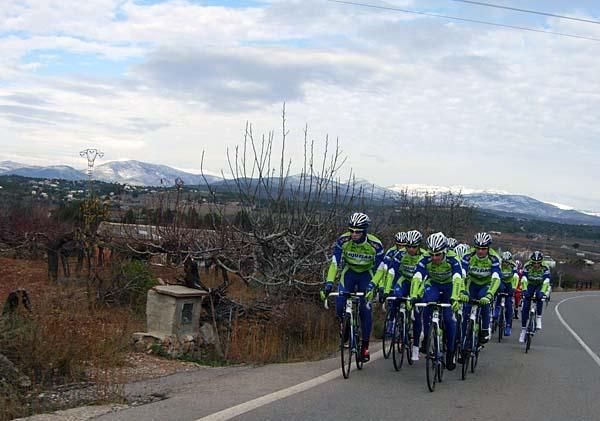 Ivan Basso and Franco Pellizotti take their turn leading the group.
