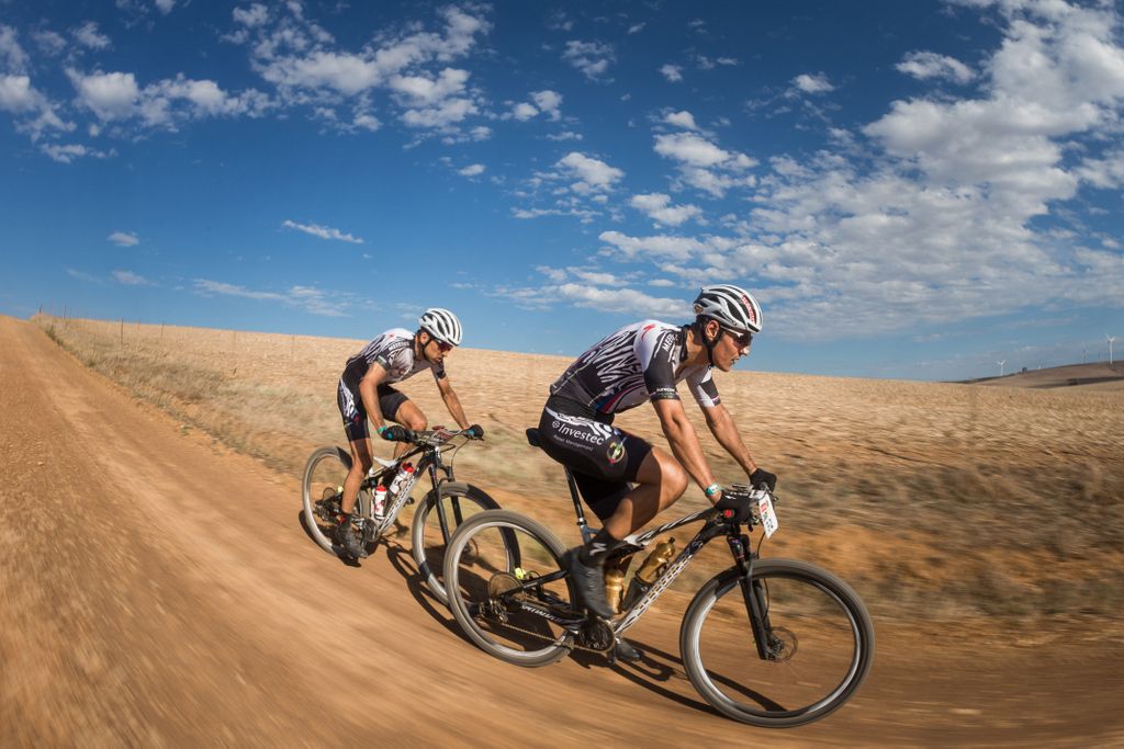 Jaroslav Kulhavy and Christoph Sauser (Investec-Songo-Specialized) during the hot stage