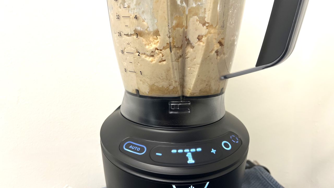 Hummus in Nutribullet SmartSense Blender