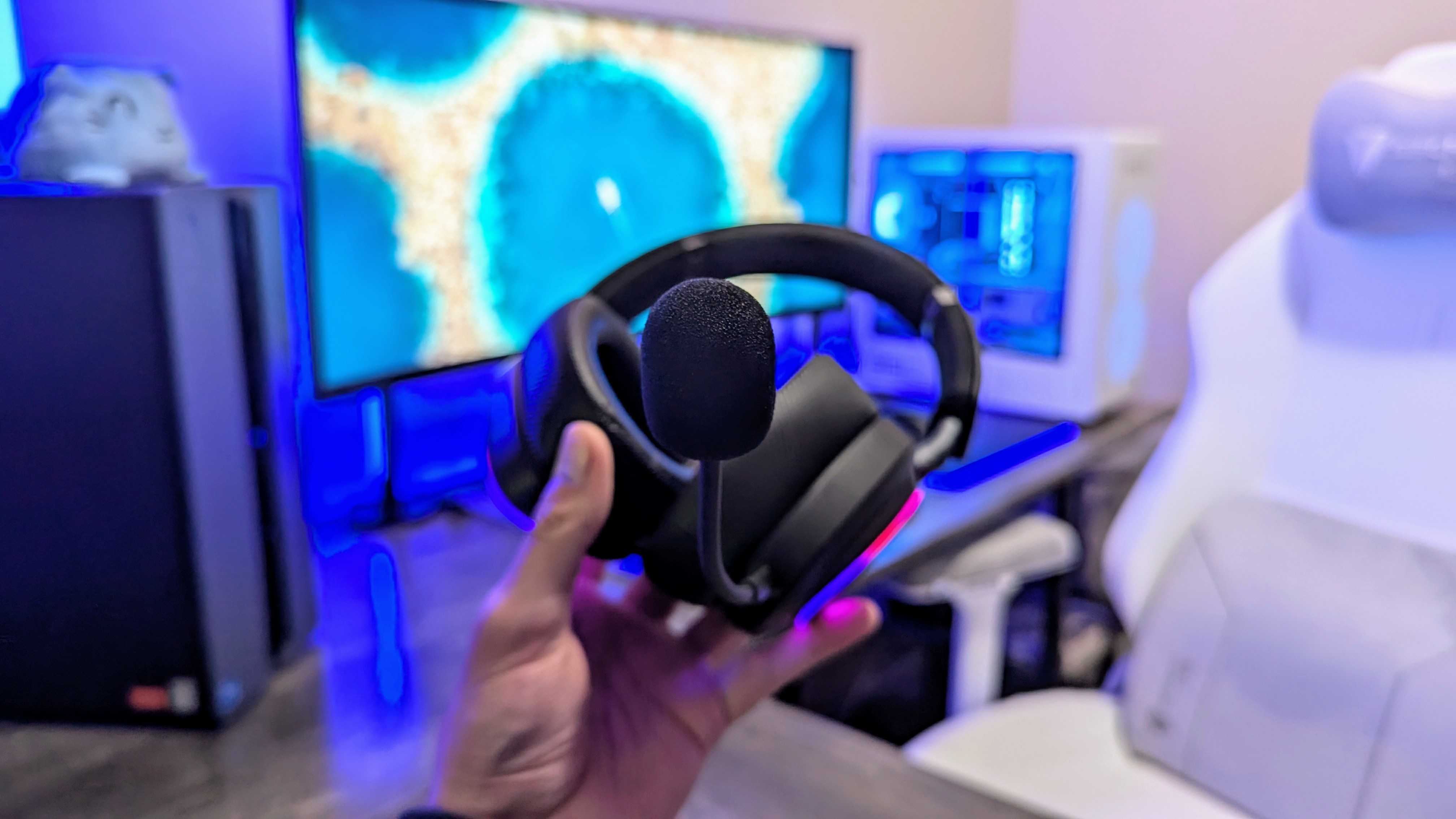 Image of the ASUS ROG Delta II wireless PC gaming headset.