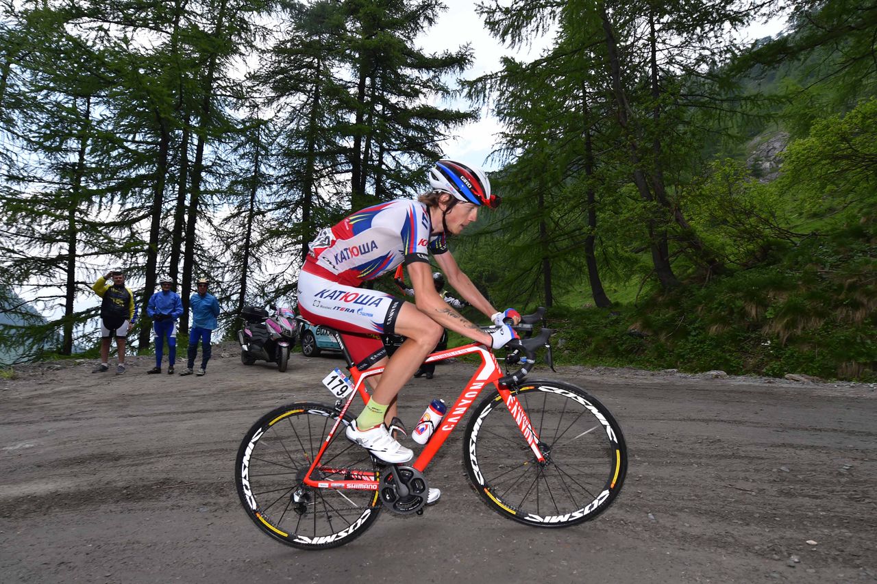 Ilnur Zakarin attacked on the Finestre
