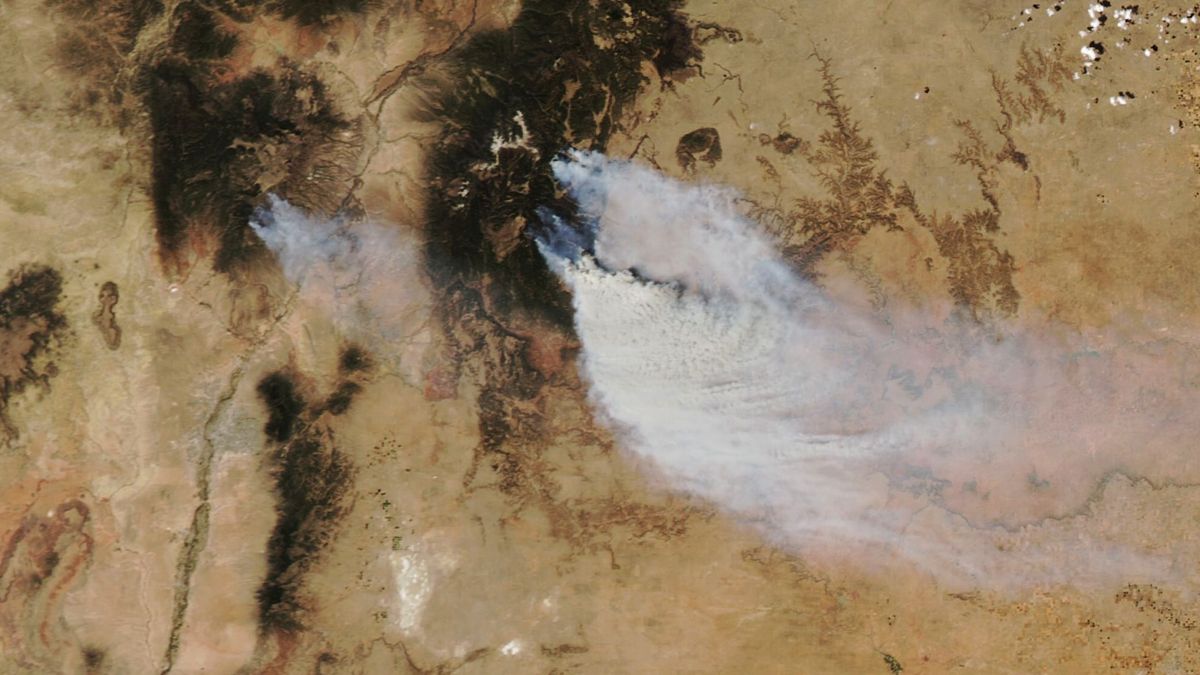 This natural-color image from the Moderate Resolution Imaging Spectroradiometer (MODIS) on NASA&#039;s Aqua satellite captures large plumes of smoke billowing over Las Vegas and Los Alamos, New Mexico.