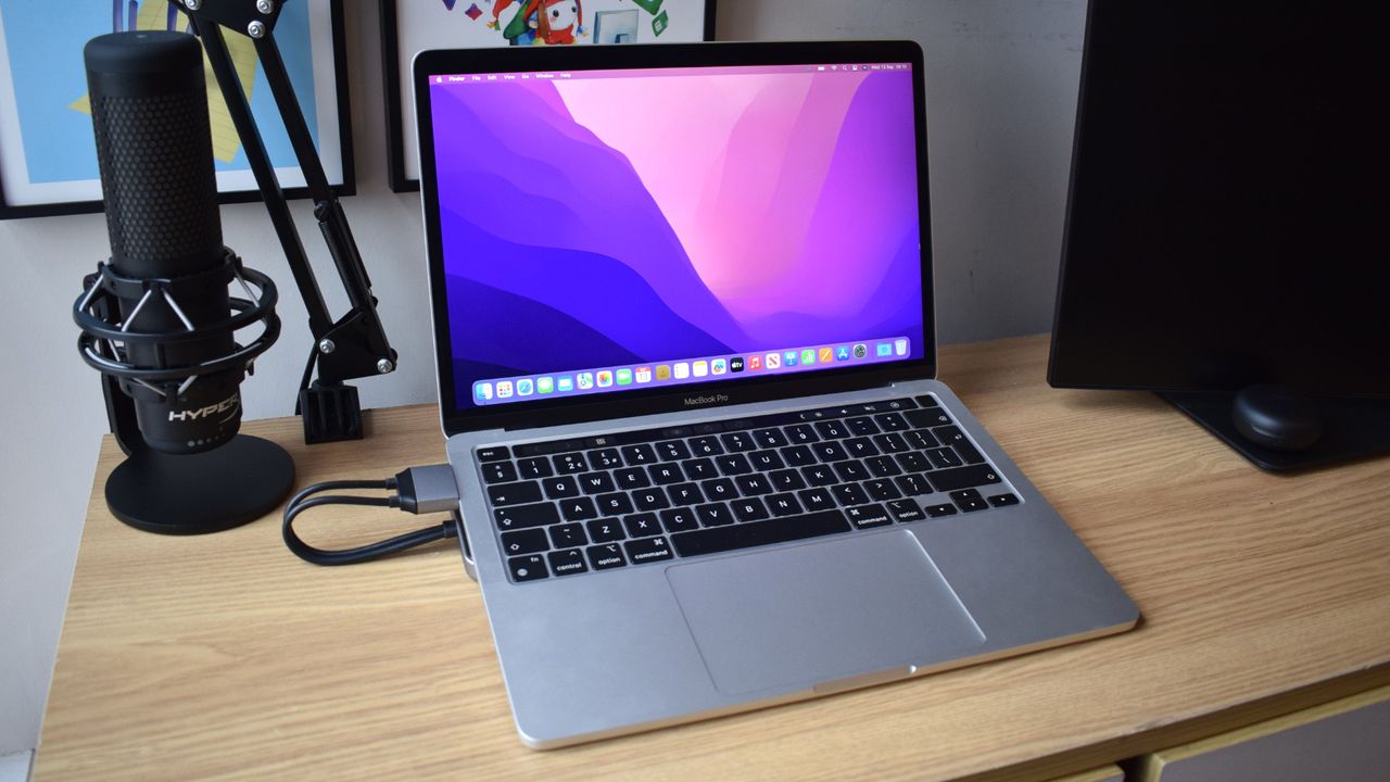 A wide image showing a MacBook Air on top of the Satechi Dual Dock Stand connecting to its two left-facing Thunderbolt ports.