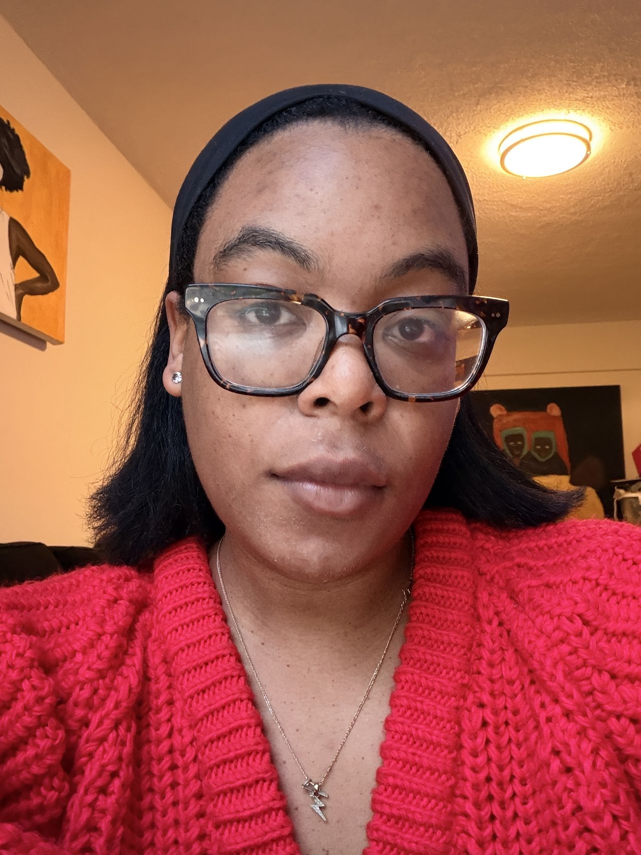 Ariel Baker before and after using the Hourglass Finishing Powder in Radiant Light in a bright red sweater.
