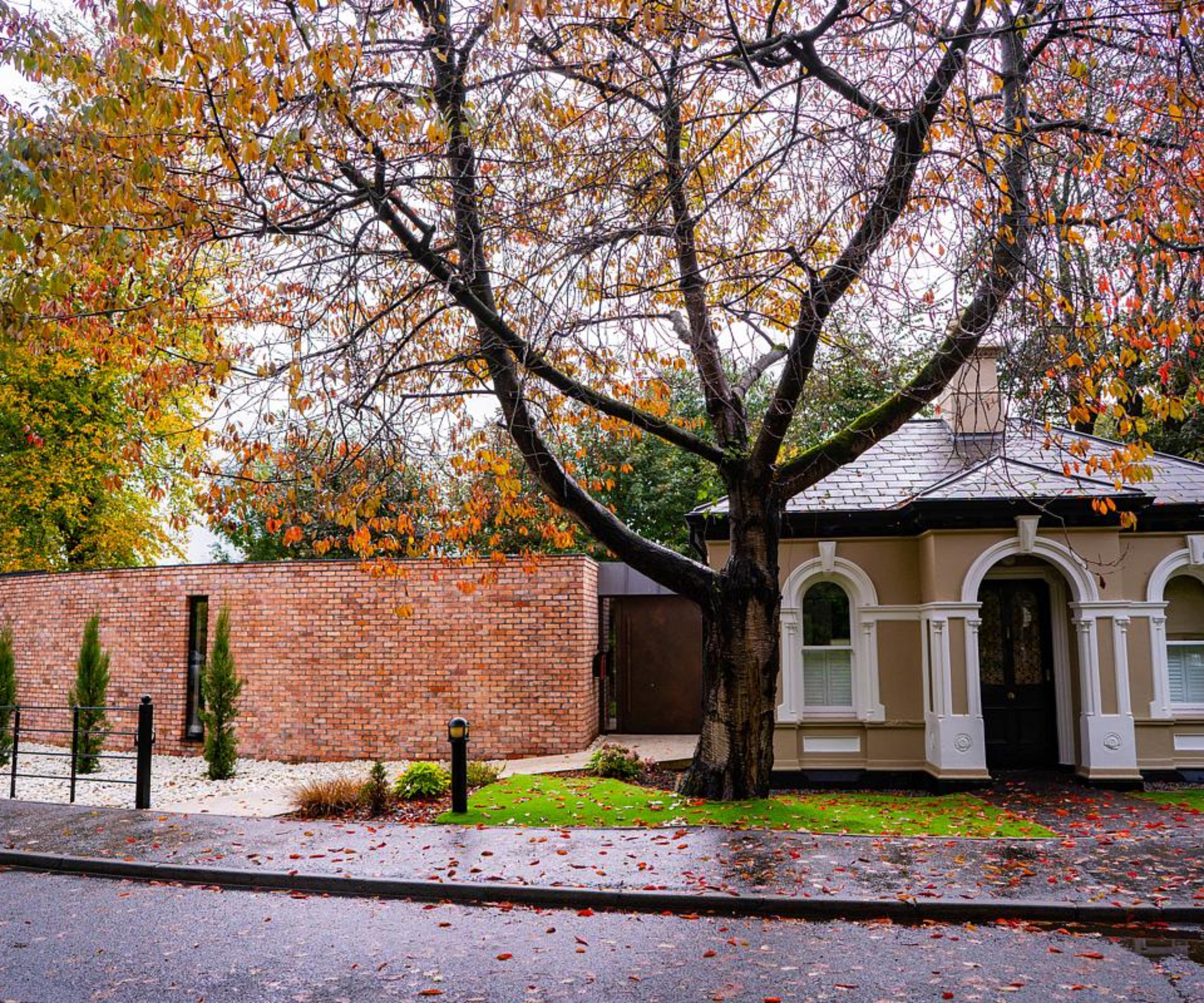road side extension elevation in brick next to gate house, with will looking like boundary wall rather than extension