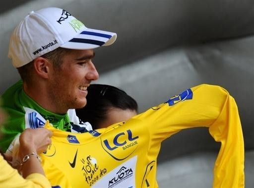Romain Feillu (Agritubel) is the new leader of the Tour de France.