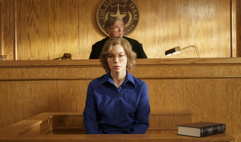 Candy Montgomery trial -- “The Fight” - Episode 105 -- The "Trial of the Century" begins in Collin County Courthouse. Aided by Don's bombastic style, Candy fights to tell her story. The jury of her peers deliberates on Candy's fate. Candy (Jessica Biel) and Judge Ryan (Tim Ware), shown.