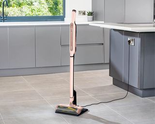 Shark Wandvac on dock in kitchen - professional image