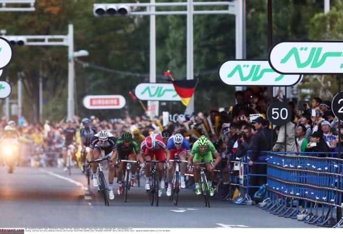 Alexander Kristoff opened the sprint but Marcel Kittel came past for the win.