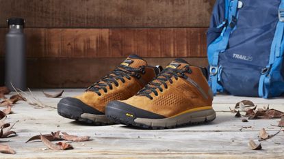 Best men&#039;s walking shoes: brown Danner walking shoes 