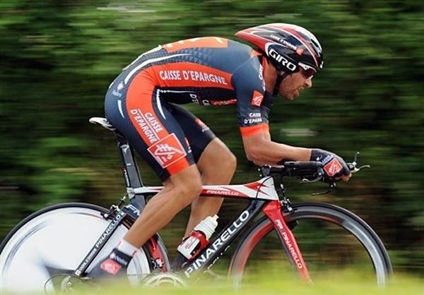 Spaniard Oscar Pereiro (Caisse d'Epargne) in the aero position.