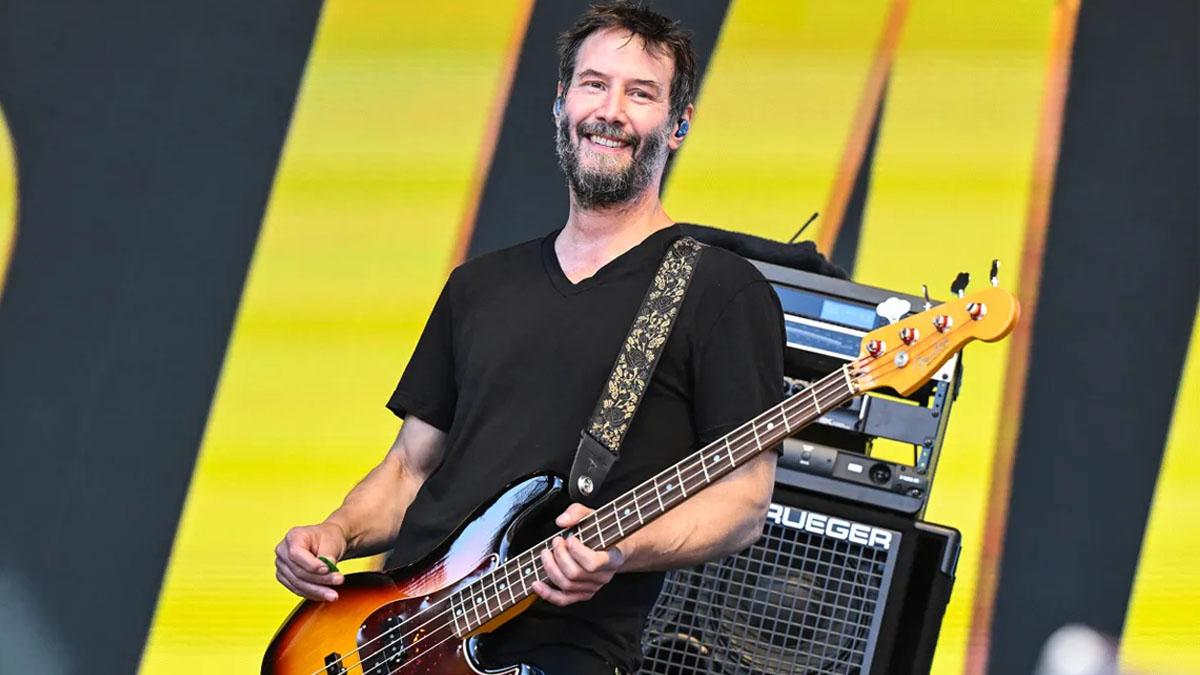 Keanu Reeves plays a P/J Bass on stage.