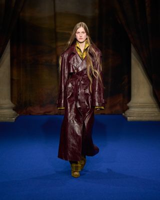 A model walks in the Burberry fall/winter 2025 runway show during London Fashion Week.