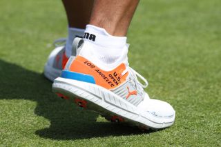The golf shoes of Rickie Fowler