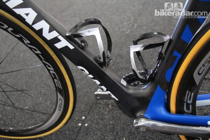 The down tube on Mark Renshaw's (Blanco) new Giant Propel Advanced SL is specifically shaped to work with a round water bottle. The second bottle is intentionally mounted very low on the seat tube in an effort to 'hide' it behind the other one.