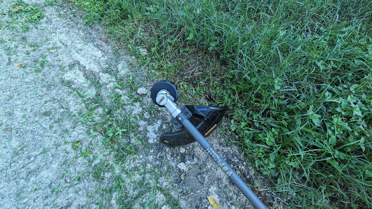 using the dewalt dring trimmer on lawn edge