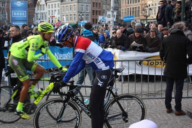 Last-minute checks for Niki Terpstra (Omega Pharma-QuickStep).