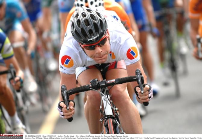 Cadel Evans in the Vuelta's combination classification jersey in 2007