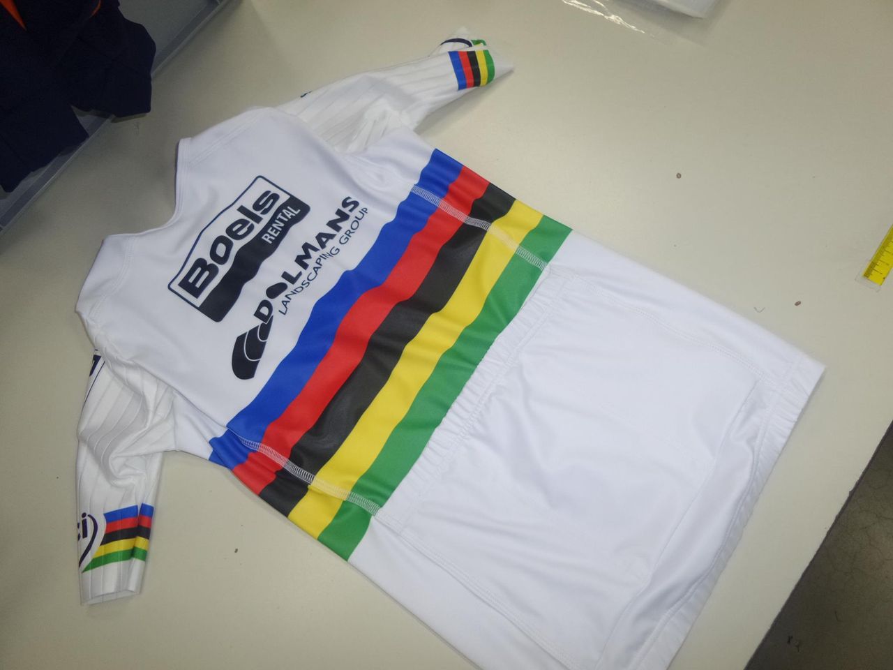 The back of Lizzie Armitstead's rainbow jersey