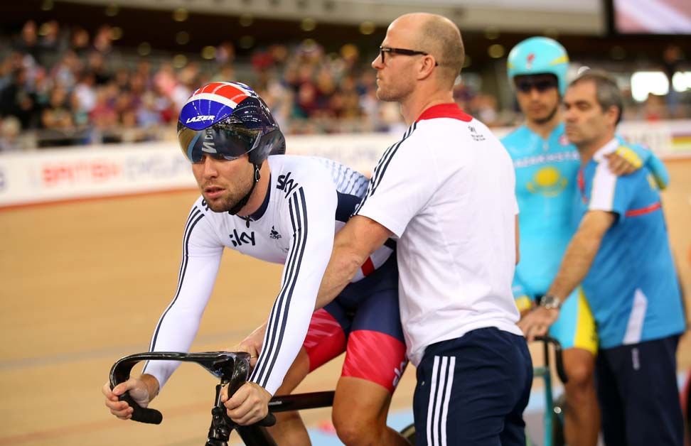 Mark Cavendish gets ready for his flying lap