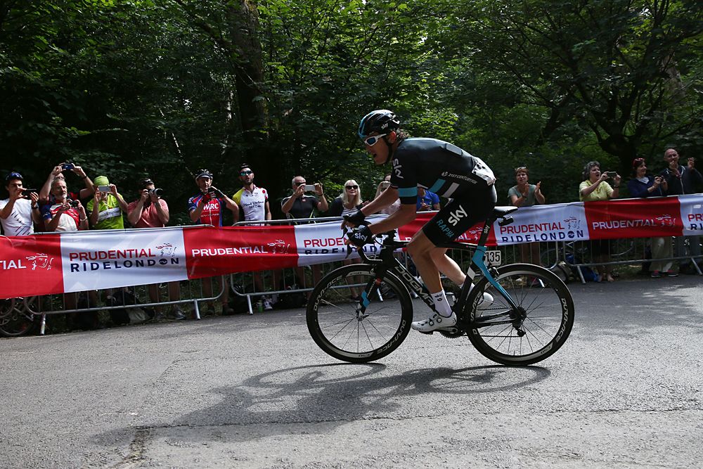 Solo breakaway rider Geraint Thomas (Team Sky)