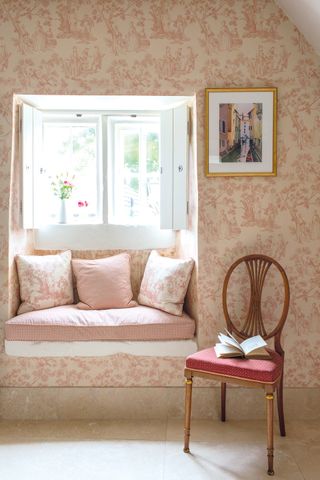 Traditional bedroom ideas- window seat in toile de jouy in traditional room scheme