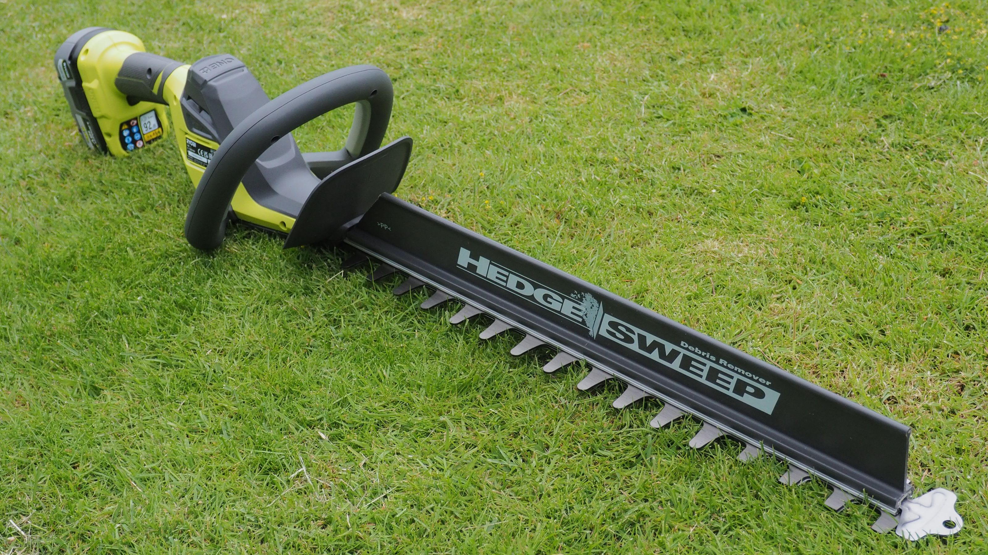 Ryobi 18V ONE+ cordless hedge trimmer review | Gardeningetc