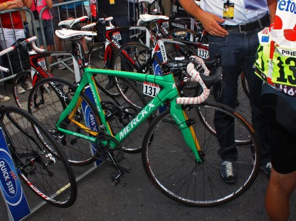 Eddy Merckx called in its painter late on Monday to paint this EMX-5, arriving with just enough time for the mechanics to build it up before the start of Stage 3.