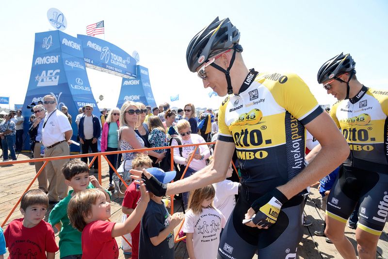 Robert Gesink high fiving the kids