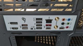 ASUS ROG STRIX B650-A Gaming WiFi I/O panel