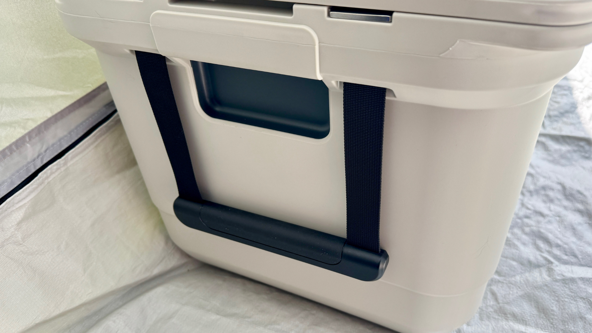 Coleman Pro 45QT handles