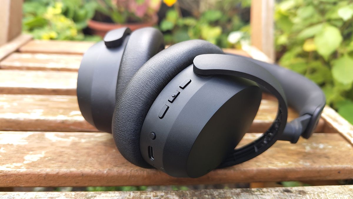 Sennheiser Accentum Wireless review: long battery life and solid ...