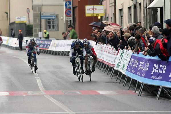 The sprint between Carrara and Serpa.