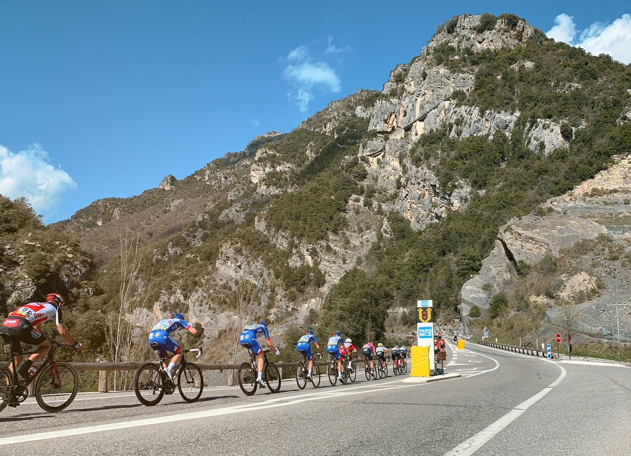 Safe Cycling Race's warning signs in action
