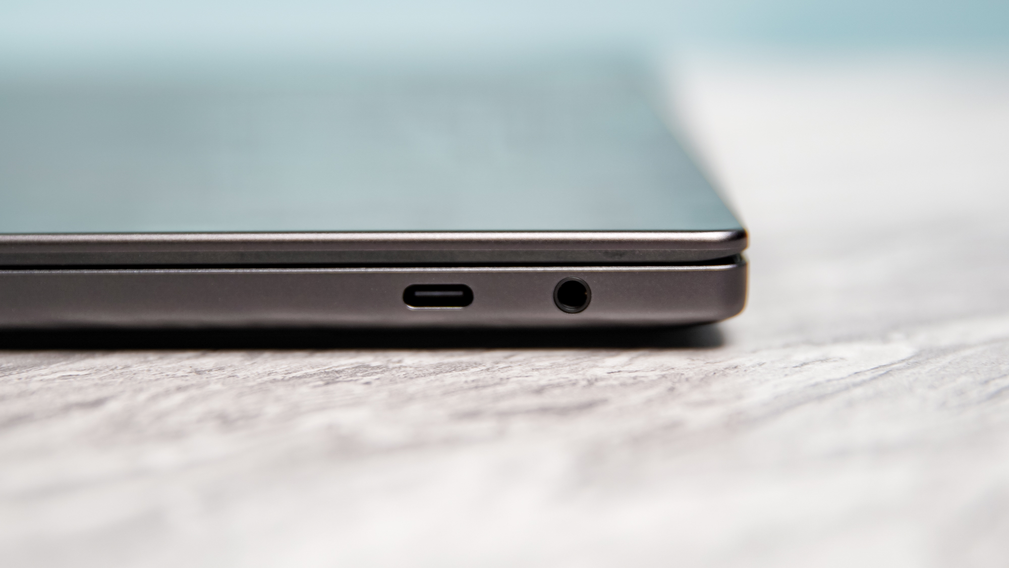 Dell XPS 14 (2026) ports.