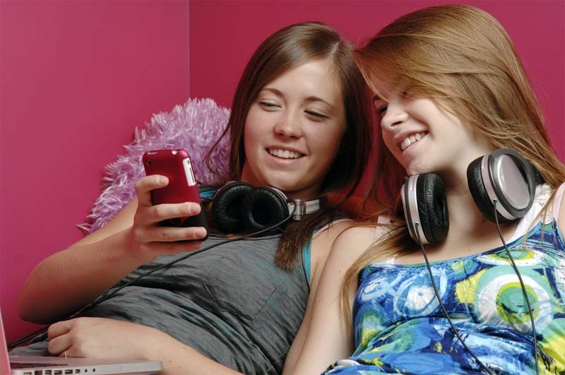 two teen girls on a cellphone