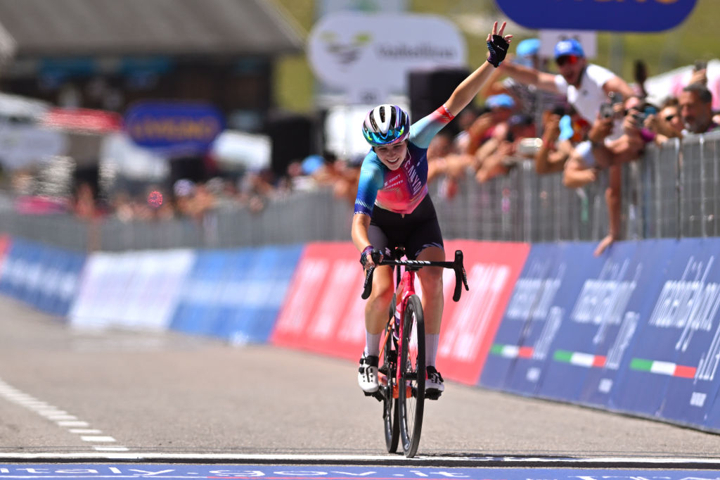 Neve Bradbury (Canyon-Sram) wins atop the Blockhaus climb