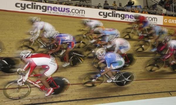 Action in the women&sup1;s bunch race