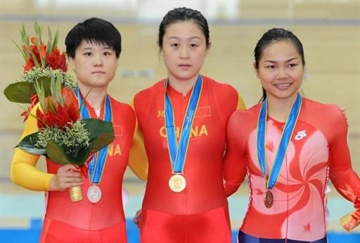 Women's sprint podium (l-r): Junhong Lin (China), 2nd; Shuang Guo (China), 1st; Wai Sze Lee (Hong Kong, China), 3rd