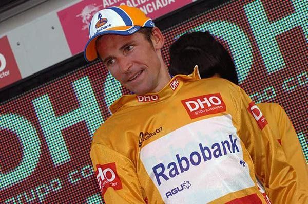 Denis Menchov (Rabobank) keeps golden.
