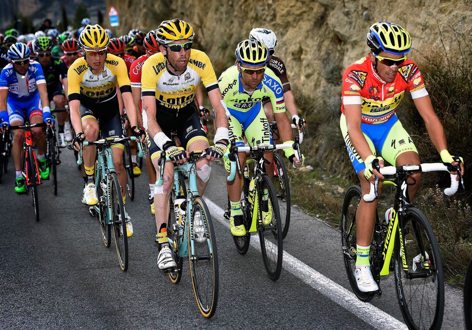 Alberto Contador (Tinkoff Saxo)stretches his rivals before attacking