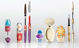 Eight make-up gifts with unique designs.