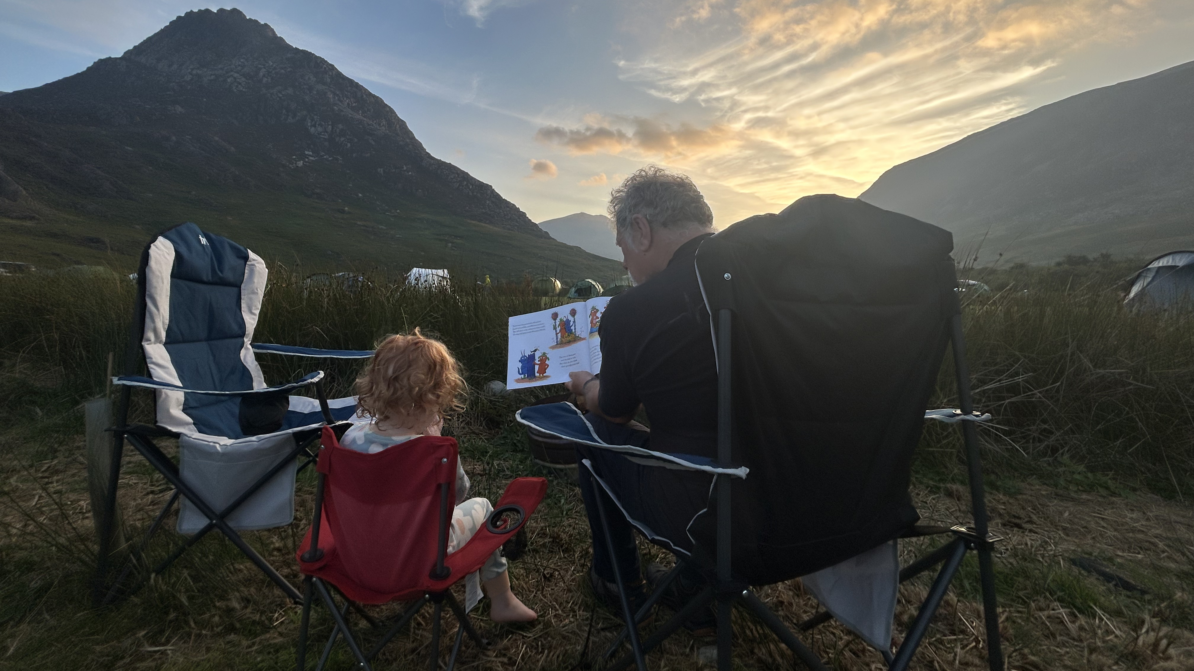 Story time with the Trail Falcon Padded Camping Chair