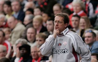 LONDON - APRIL 16: Charlton Athletic manager Alan Curbishley looks on during the Barclays Premiership match between Charlton Athletic and Bolton Wanderers at The Valley on April 16, 2005 in London, England. (Photo by Ian Walton/Getty Images)