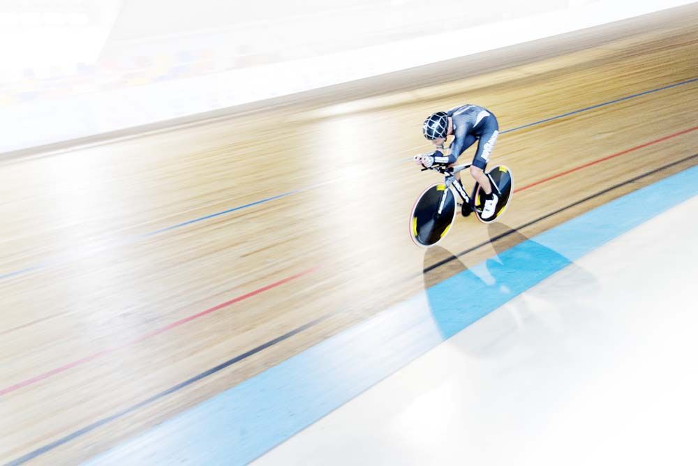 Thomas Dekker in full flight