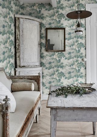 Wallpaper by Sandberg in a rustic living room