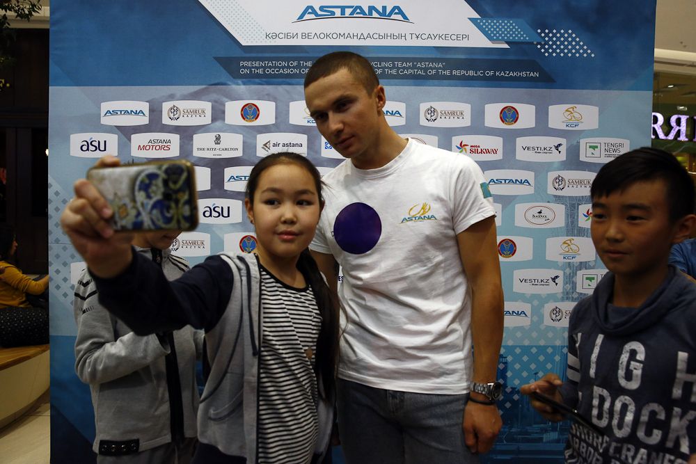 Alexey Lutsenko poses with fans