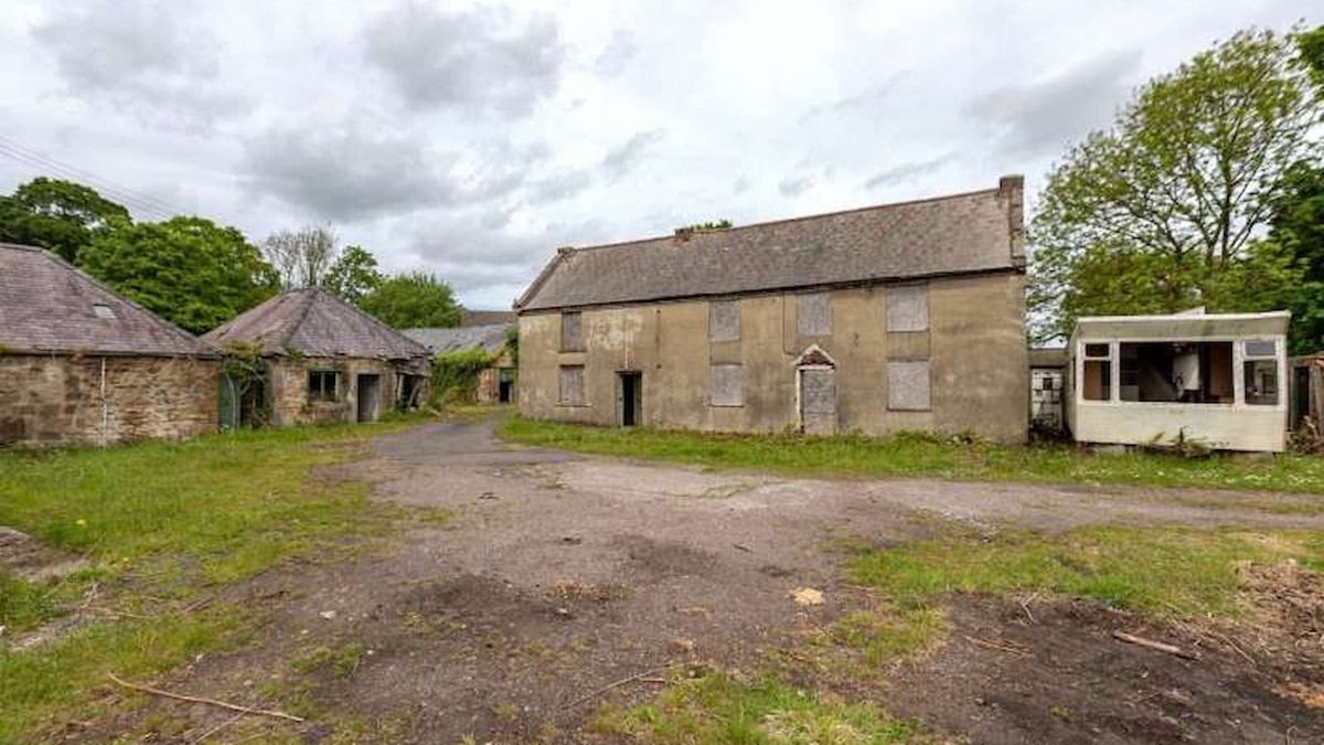 Une ferme abandonnée à Gateshead avec des hectares de terrain est en vente pour 400 000 £