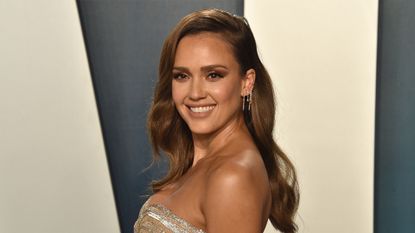 BEVERLY HILLS, CALIFORNIA - FEBRUARY 09: Jessica Alba attends the 2020 Vanity Fair Oscar Party at Wallis Annenberg Center for the Performing Arts on February 09, 2020 in Beverly Hills, California. (Photo by David Crotty/Patrick McMullan via Getty Images)