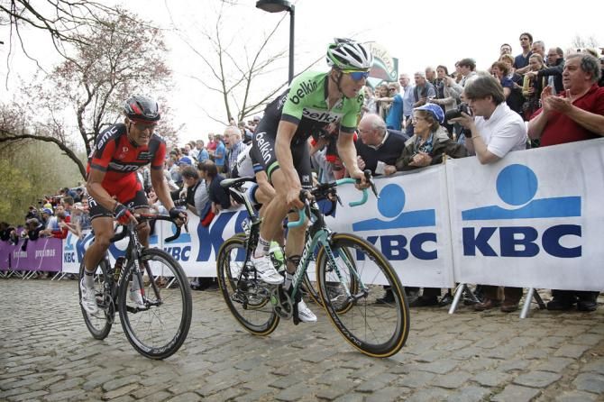 Sep Vanmarcke (Belkin) and Greg Van Avermaet (BMC) climb on the cobbles